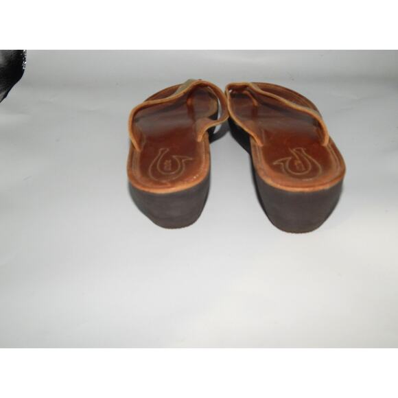 Olukai Hali'a gold leather wedge thong sandals 10 - Picture 4 of 5